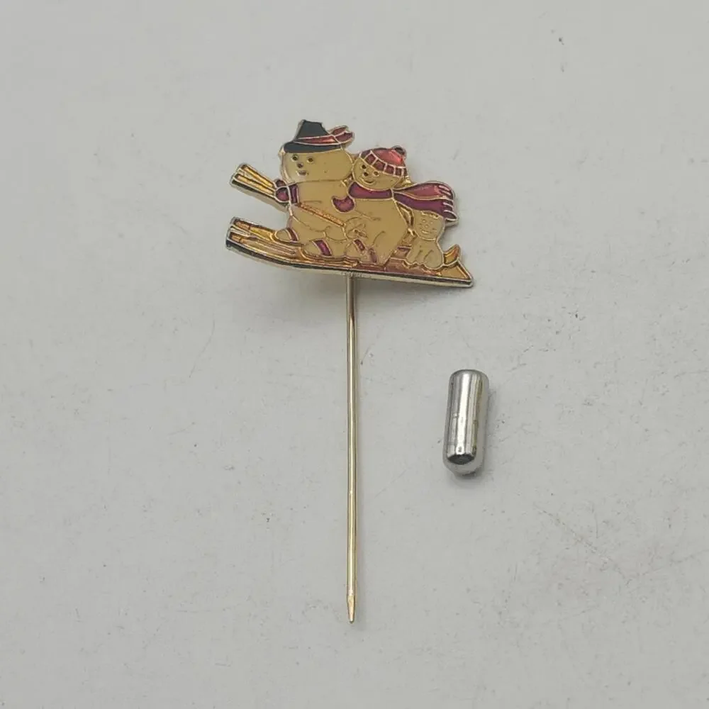 Vintage Snowman Couple Ski Stick Pin Gold Tone Enamel Winter‎ Holiday Brooch